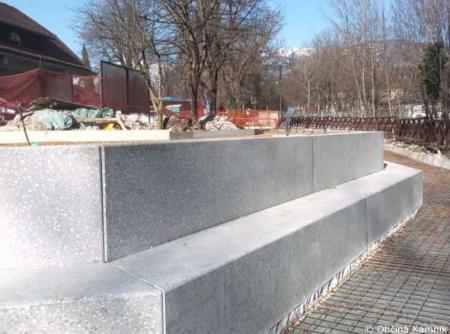 Ureditev trga pri glavni avtobusni postaji v Kamniku – postavitev skulpture mamut (2)